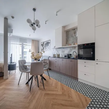 Kierbedzia Harmony Premium, Free Parking & Wifi Apartamento